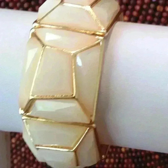 NEW***Crystal Stretch Bracelet - Ivory - Picture 1 of 2